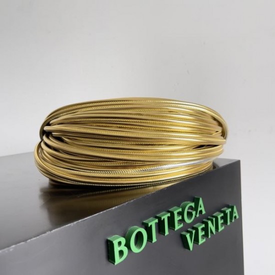 注文殺到 2024SS トートバッグ BOTTEGA VENETA ボッテガヴェネタ 
