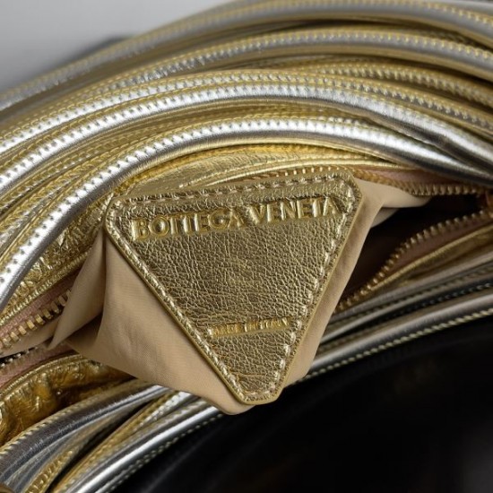 注文殺到 2024SS トートバッグ BOTTEGA VENETA ボッテガヴェネタ 