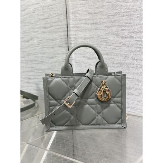 絶対欲しい手に入る 2024SS トートバッグ DIOR ディオール 絶対欲しい手に入る 2024SS トートバッグ DIOR ディオール