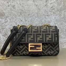 春夏で限定セール！ 2024SS ショルダーバッグ FENDI フェンデイ