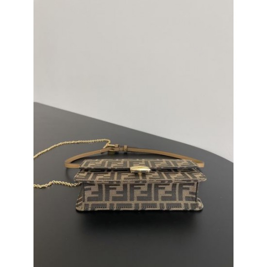 新作限定早い者勝ち 2024SS ショルダーバッグ FENDI フェンデイ 新作限定早い者勝ち 2024SS ショルダーバッグ FENDI フェンデイ