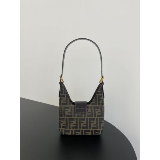 幅広い層におすすめ 2024SS トートバッグ FENDI フェンデイ 幅広い層におすすめ 2024SS トートバッグ FENDI フェンデイ