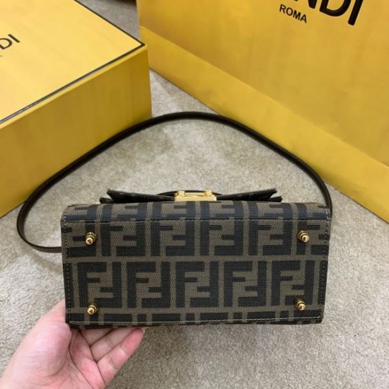 高級感あるスタイル 2024SS トートバッグ FENDI フェンデイ