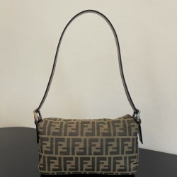 印象に残るデザイン 2024SS トートバッグ FENDI フェンデイ