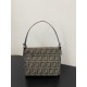 心惹かれるスタイル 2024SS トートバッグ FENDI フェンデイ 心惹かれるスタイル 2024SS トートバッグ FENDI フェンデイ