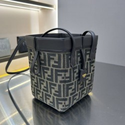 最新ランキングTOP 2024SS トートバッグ FENDI フェンデイ