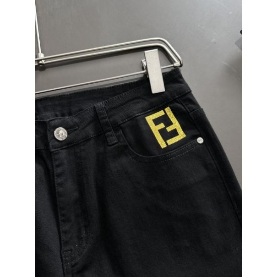 2024SS 雑誌にも掲載アイテム FENDI フェンデイ メンズジーンズ 2024SS 雑誌にも掲載アイテム FENDI フェンデイ メンズジーンズ