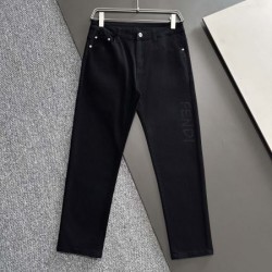 2024SS カジュアルめなコーデ FENDI フェンデイ メンズジーンズ