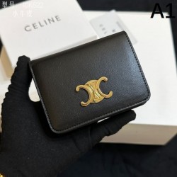 CELINE セリーヌ 2024SS 引き続き人気のアイテム 二つ折り財布