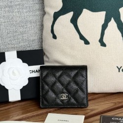 CHANEL シャネル 2024SS 雑誌も街も人気アイテム 二つ折り財布