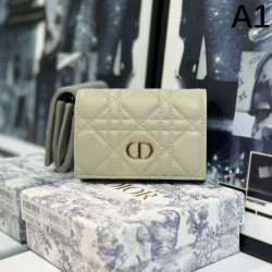DIOR ディオール 2024SS 素敵な夏の定番アイテム 二つ折り財布
