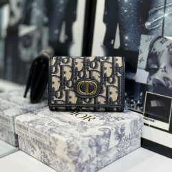 DIOR ディオール 2024SS 今年らしい優秀アイテム 二つ折り財布