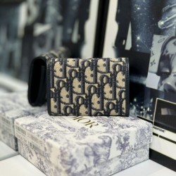 DIOR ディオール 2024SS 今年らしい優秀アイテム 二つ折り財布