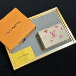 LOUIS VUITTON ルイヴィトン 2024SS 話題人気商品 二つ折り財布