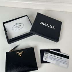 PRADA プラダ 2024SS 夏季日本未入荷カラー 二つ折り財布