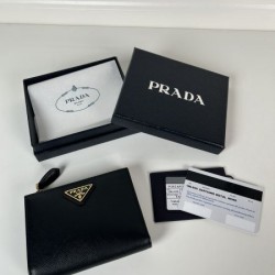PRADA プラダ 2024SS 夏季日本未入荷カラー 二つ折り財布