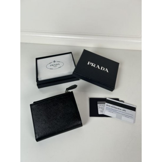 PRADA プラダ 2024SS 夏季日本未入荷カラー 二つ折り財布 PRADA プラダ 2024SS 夏季日本未入荷カラー 二つ折り財布