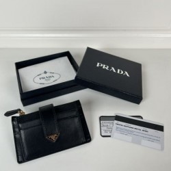 PRADA プラダ 2024SS 今年の夏はこれで決まり カードケース