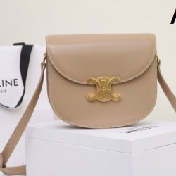 2024SS 絶妙な着こなしに CELINE セリーヌ ショルダーバッグ