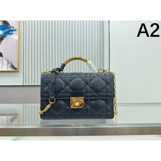 2024SS 夏先にはもってこいの色 DIOR ディオール トートバッグ 2024SS 夏先にはもってこいの色 DIOR ディオール トートバッグ