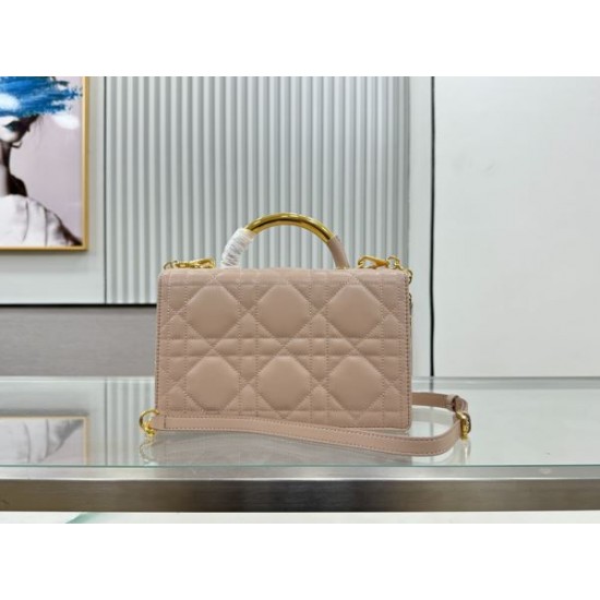 2024SS 夏先にはもってこいの色 DIOR ディオール トートバッグ 2024SS 夏先にはもってこいの色 DIOR ディオール トートバッグ