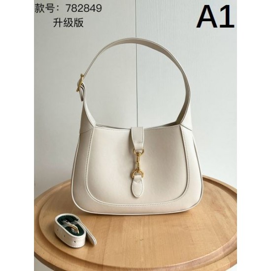 2024SS 希少!取り扱い店舗限定 FENDI フェンデイ トートバッグ 2024SS 希少!取り扱い店舗限定 FENDI フェンデイ トートバッグ