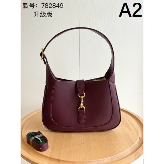 2024SS 希少!取り扱い店舗限定 FENDI フェンデイ トートバッグ 2024SS 希少!取り扱い店舗限定 FENDI フェンデイ トートバッグ