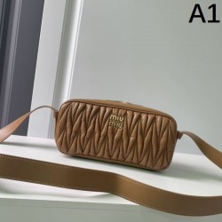 2024SS 限定ギフトにも MIU MIU ミュウミュウ ショルダーバッグ