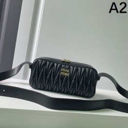 2024SS 限定ギフトにも MIU MIU ミュウミュウ ショルダーバッグ