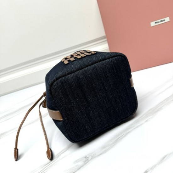 2024SS 斬新なスタイル MIU MIU ミュウミュウ トートバッグ 2024SS 斬新なスタイル MIU MIU ミュウミュウ トートバッグ