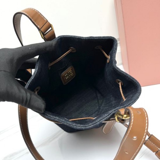 2024SS 斬新なスタイル MIU MIU ミュウミュウ トートバッグ 2024SS 斬新なスタイル MIU MIU ミュウミュウ トートバッグ