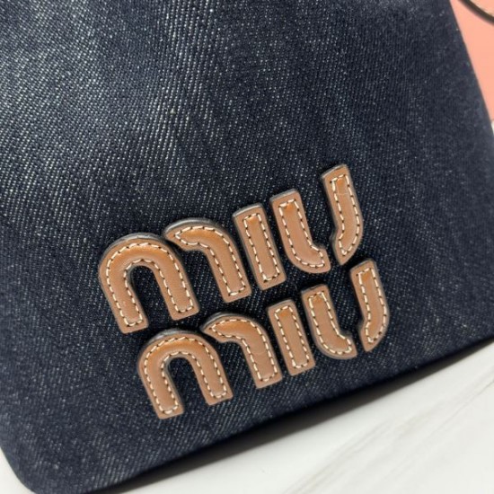 2024SS 斬新なスタイル MIU MIU ミュウミュウ トートバッグ 2024SS 斬新なスタイル MIU MIU ミュウミュウ トートバッグ