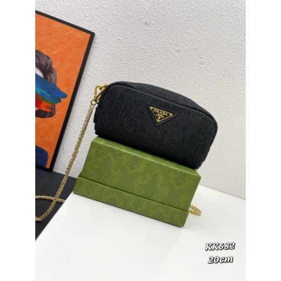 2024SS 今夏も絶対に流行る PRADA プラダ ショルダーバッグ