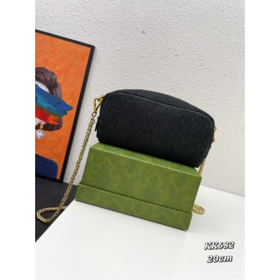 2024SS 今夏も絶対に流行る PRADA プラダ ショルダーバッグ