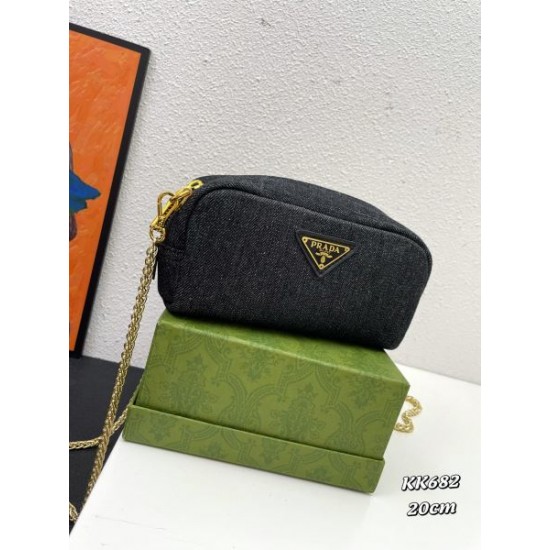 2024SS 今夏も絶対に流行る PRADA プラダ ショルダーバッグ