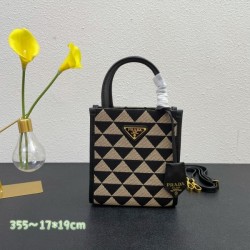 2024SS 上級者すぎる着こなし PRADA プラダ トートバッグ