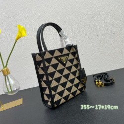 2024SS 上級者すぎる着こなし PRADA プラダ トートバッグ