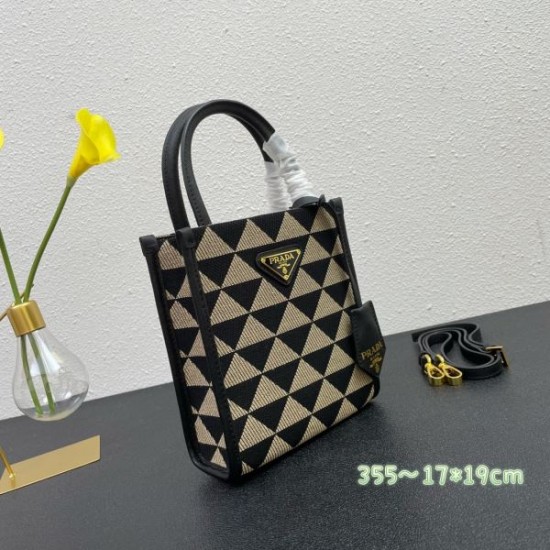 2024SS 上級者すぎる着こなし PRADA プラダ トートバッグ