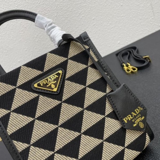 2024SS 上級者すぎる着こなし PRADA プラダ トートバッグ