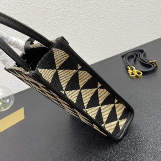 2024SS 上級者すぎる着こなし PRADA プラダ トートバッグ