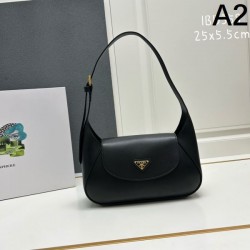 2024SS 着心地のいいサイズ感 PRADA プラダ トートバッグ