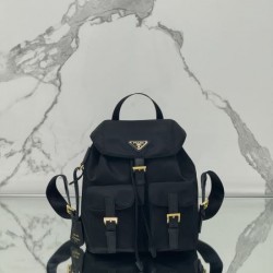 2024SS きれいめコーデに変身 PRADA プラダ バックパック