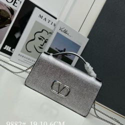 2024SS 魅力を持つ VALENTINO ヴァレンティノ トートバッグ