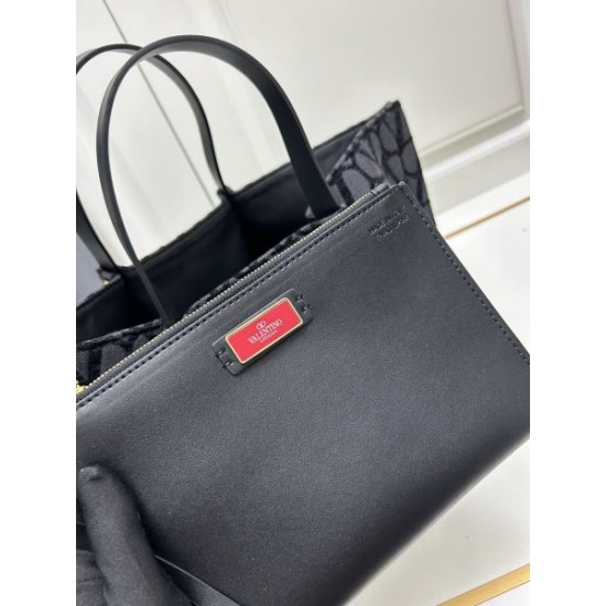 2024SS 限定数限り VALENTINO ヴァレンティノ トートバッグ