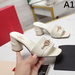 2024SS ロゴが素敵 VALENTINO ヴァレンティノ レディースサンダル