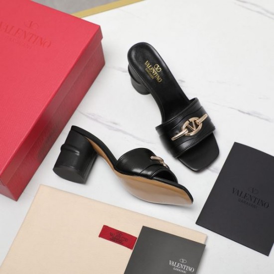 2024SS ロゴが素敵 VALENTINO ヴァレンティノ レディースサンダル 2024SS ロゴが素敵 VALENTINO ヴァレンティノ レディースサンダル