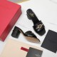2024SS ロゴが素敵 VALENTINO ヴァレンティノ レディースサンダル 2024SS ロゴが素敵 VALENTINO ヴァレンティノ レディースサンダル