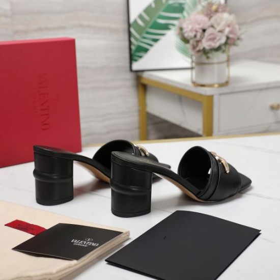2024SS ロゴが素敵 VALENTINO ヴァレンティノ レディースサンダル 2024SS ロゴが素敵 VALENTINO ヴァレンティノ レディースサンダル