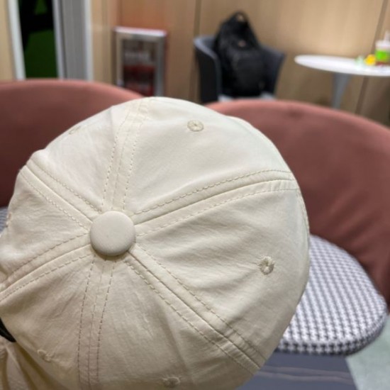 CHANEL シャネル クラシックな雰囲気のトップス 2024SS 帽子 CHANEL シャネル クラシックな雰囲気のトップス 2024SS 帽子