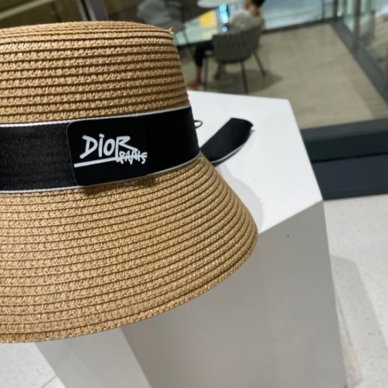 DIOR ディオール トップスからチラ見える安心 2024SS 帽子 DIOR ディオール トップスからチラ見える安心 2024SS 帽子